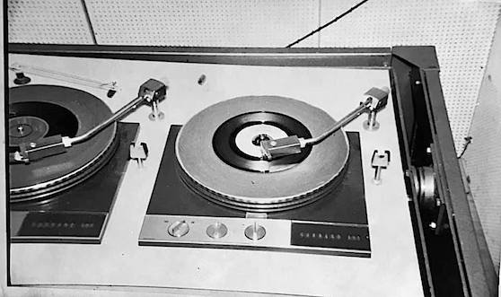 RADIO 270 TURNTABLES
